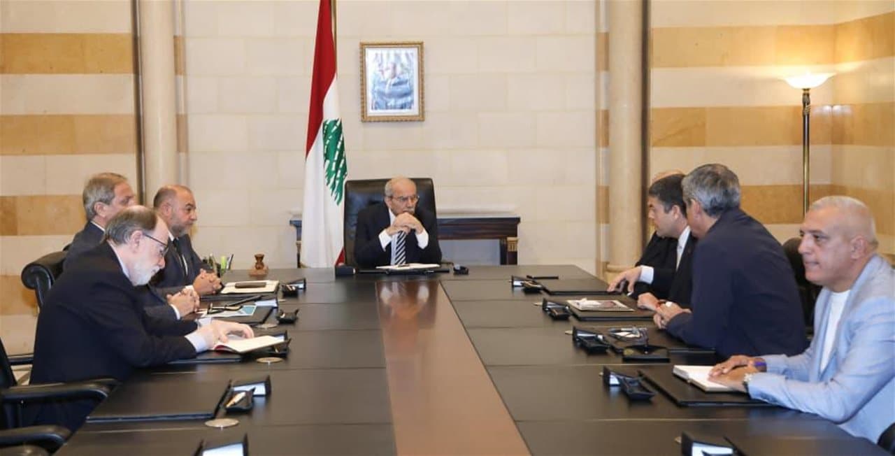 سلام يناقش مرفأ بيروت والنقل العام