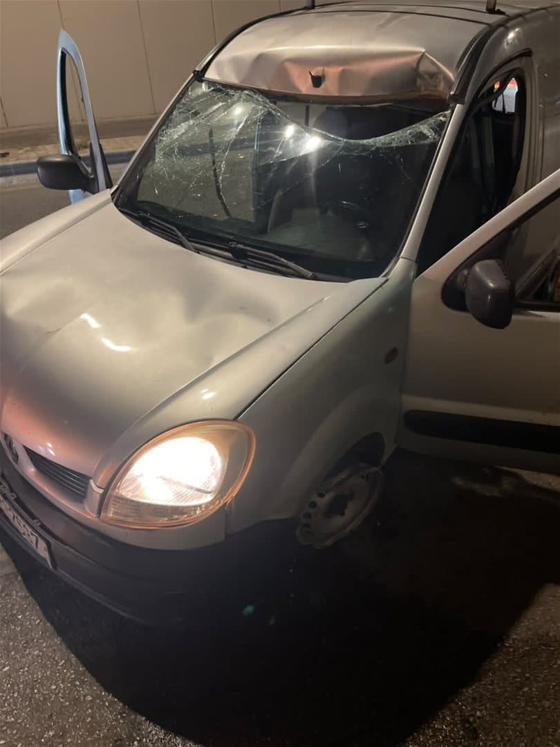 حجر يودي بحياة شخص قرب المدينة الرياضية