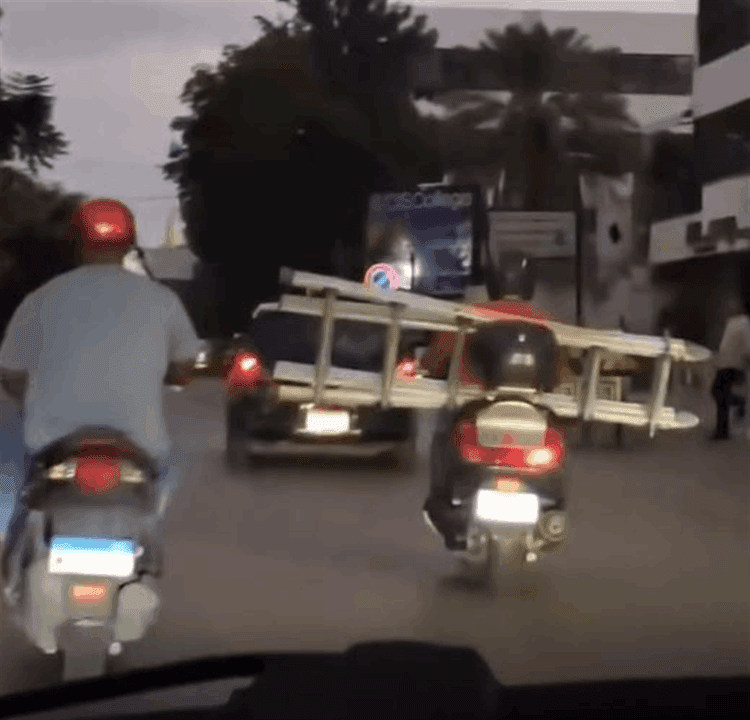 تطبيق المثل وحمل السلّم بالعرض