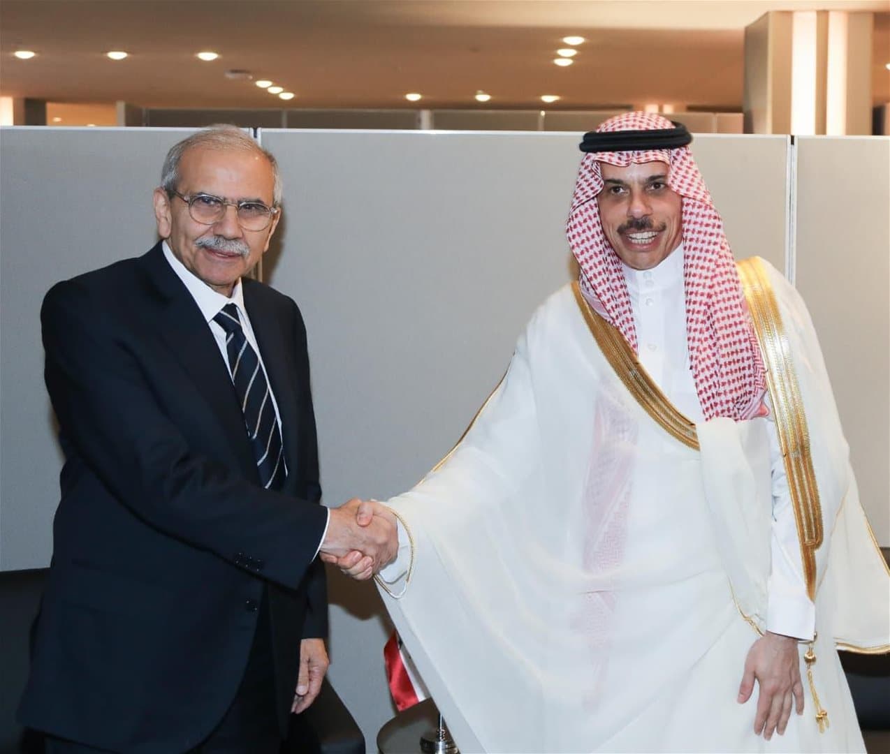 سلام وبن فرحان يناقشان الاقتصاد والجنوب