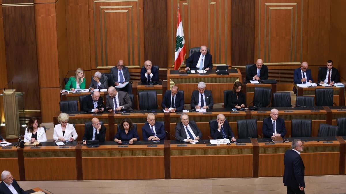 من دعا للجلسة ومع من استفاد أو تضرر