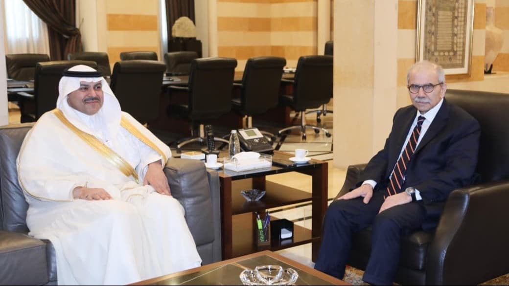 رئيس الحكومة يلتقي الدوسري لمعرفة التفاصيل