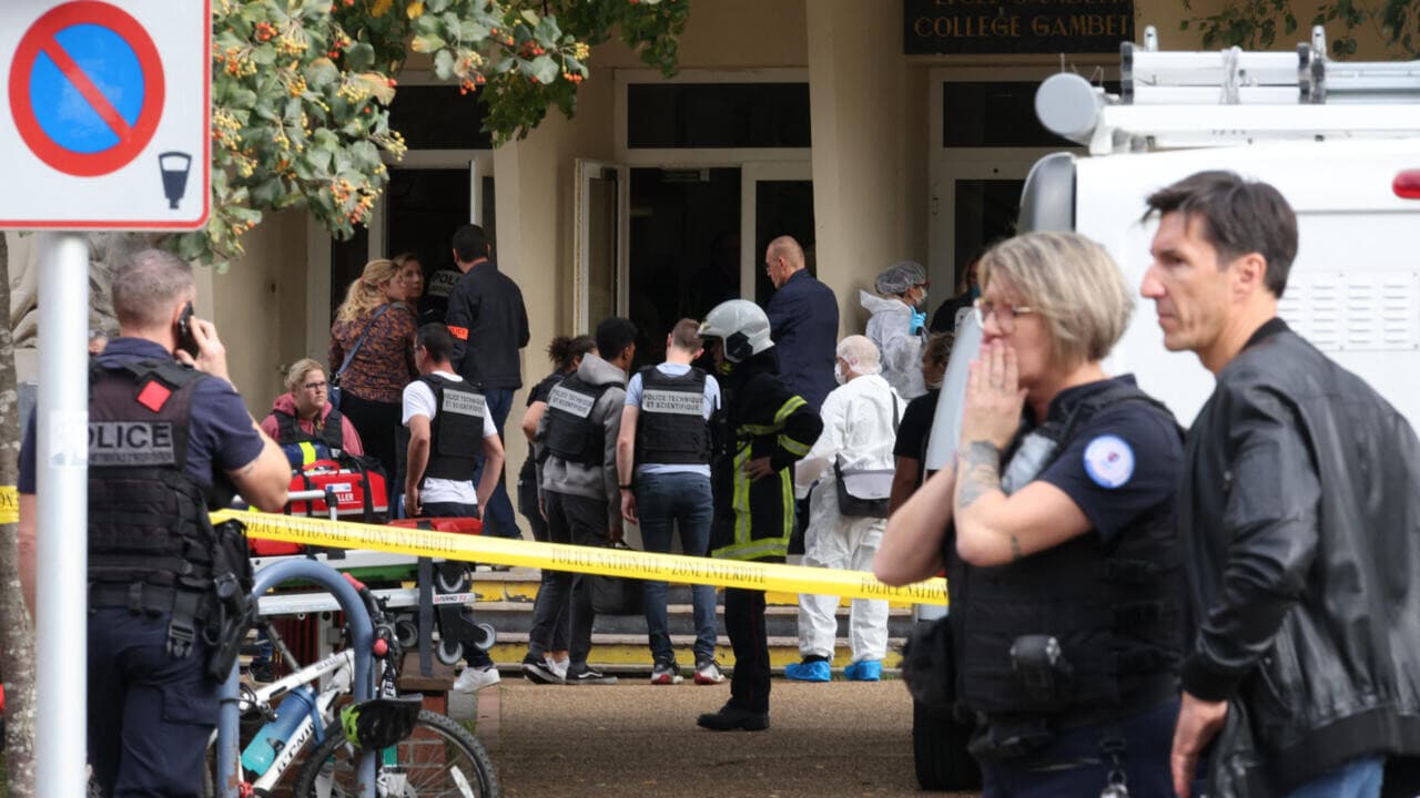 Armed individual wounds five near Paris