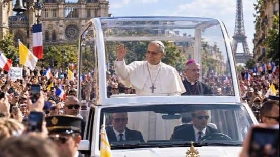 Crowds Gather for Pope's Mass at Champs-Élysées