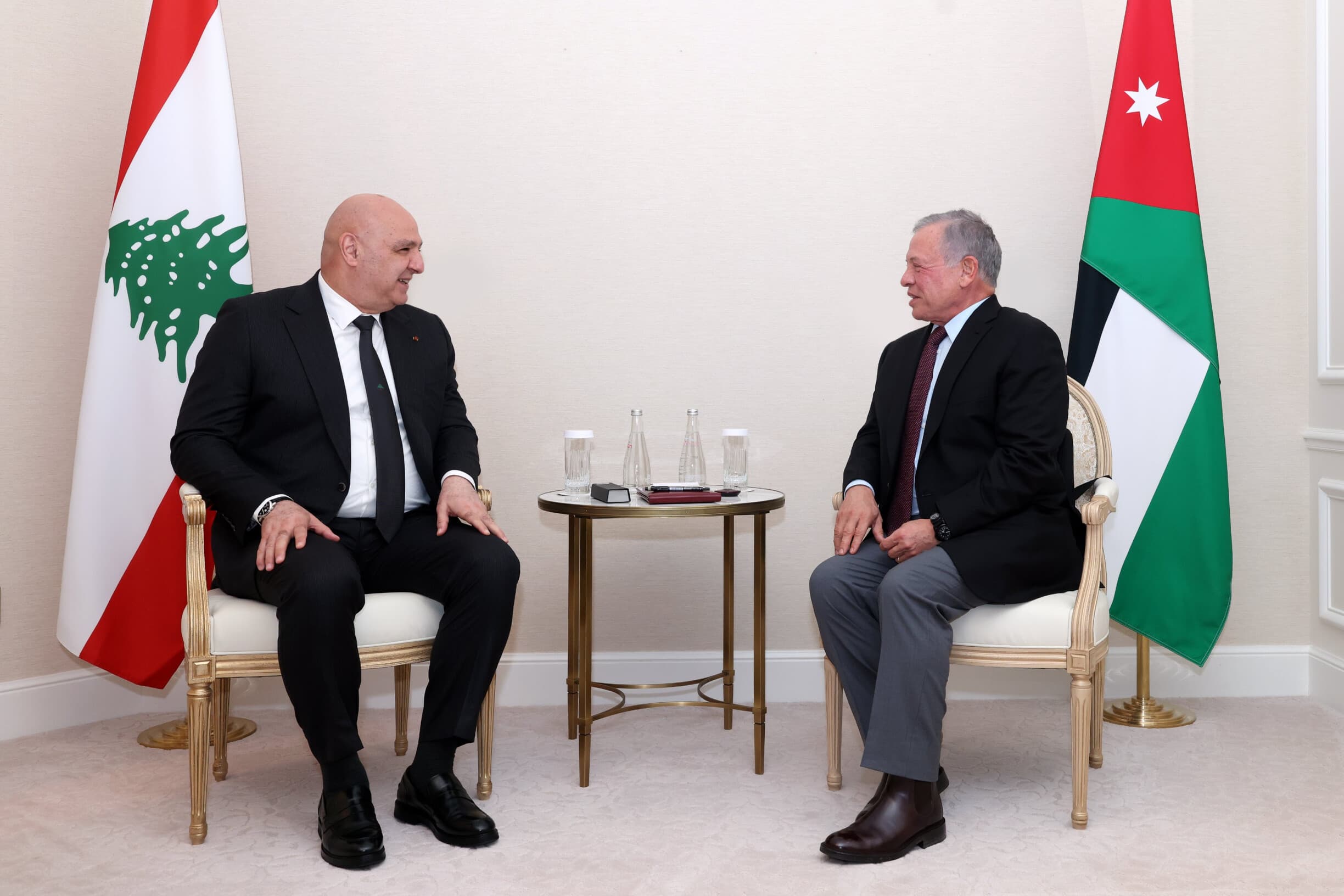 Aoun Discusses with Jordanian King in France