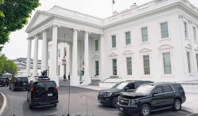 Aoun Presents Rescue Plan at White House