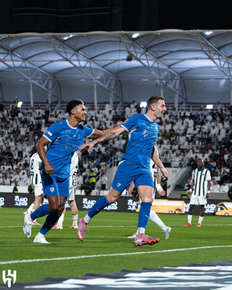 الهلال يتصدر والسفاح للأهلي