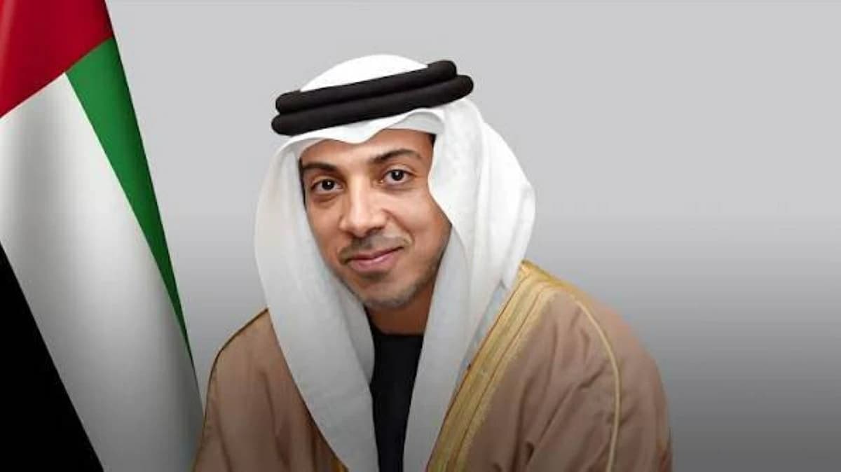 منصور بن زايد يطلق ميثاقاً أسرياً لحماية الأبناء