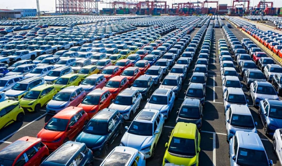 انخفاض مبيعات السيارات في الصين 25%