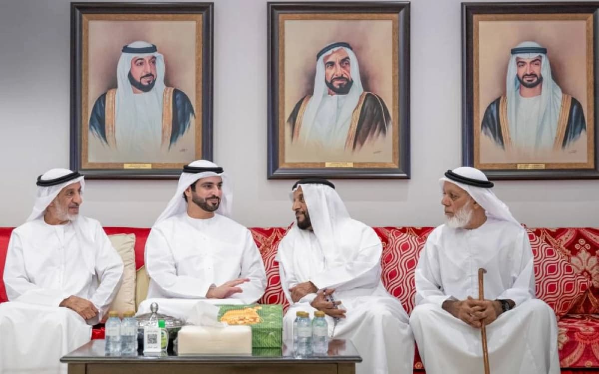 سلطان بن حمدان ينعى وفاة راشد الكتبي
