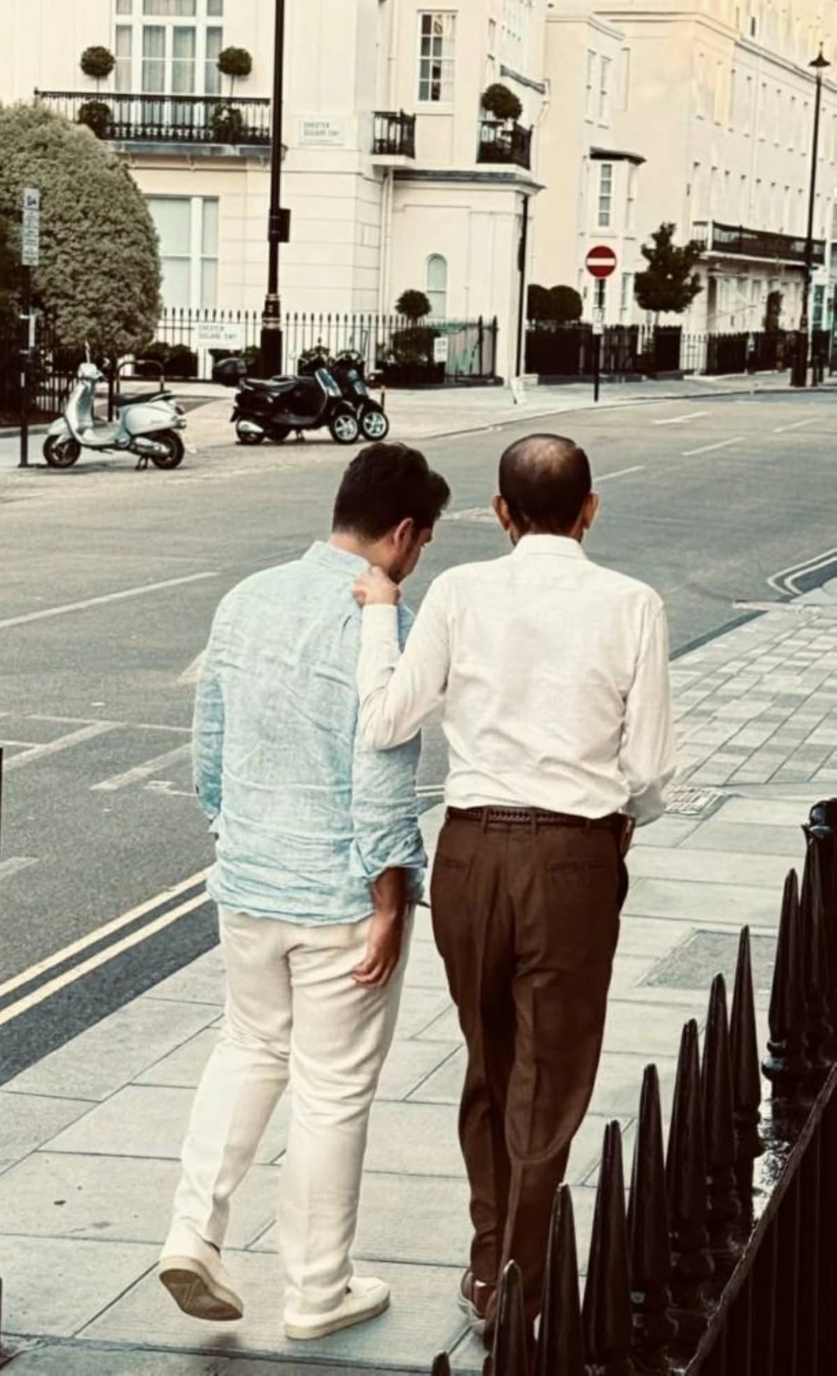 محمد الشحي يعبر عن تأثره بأحمد بن راشد