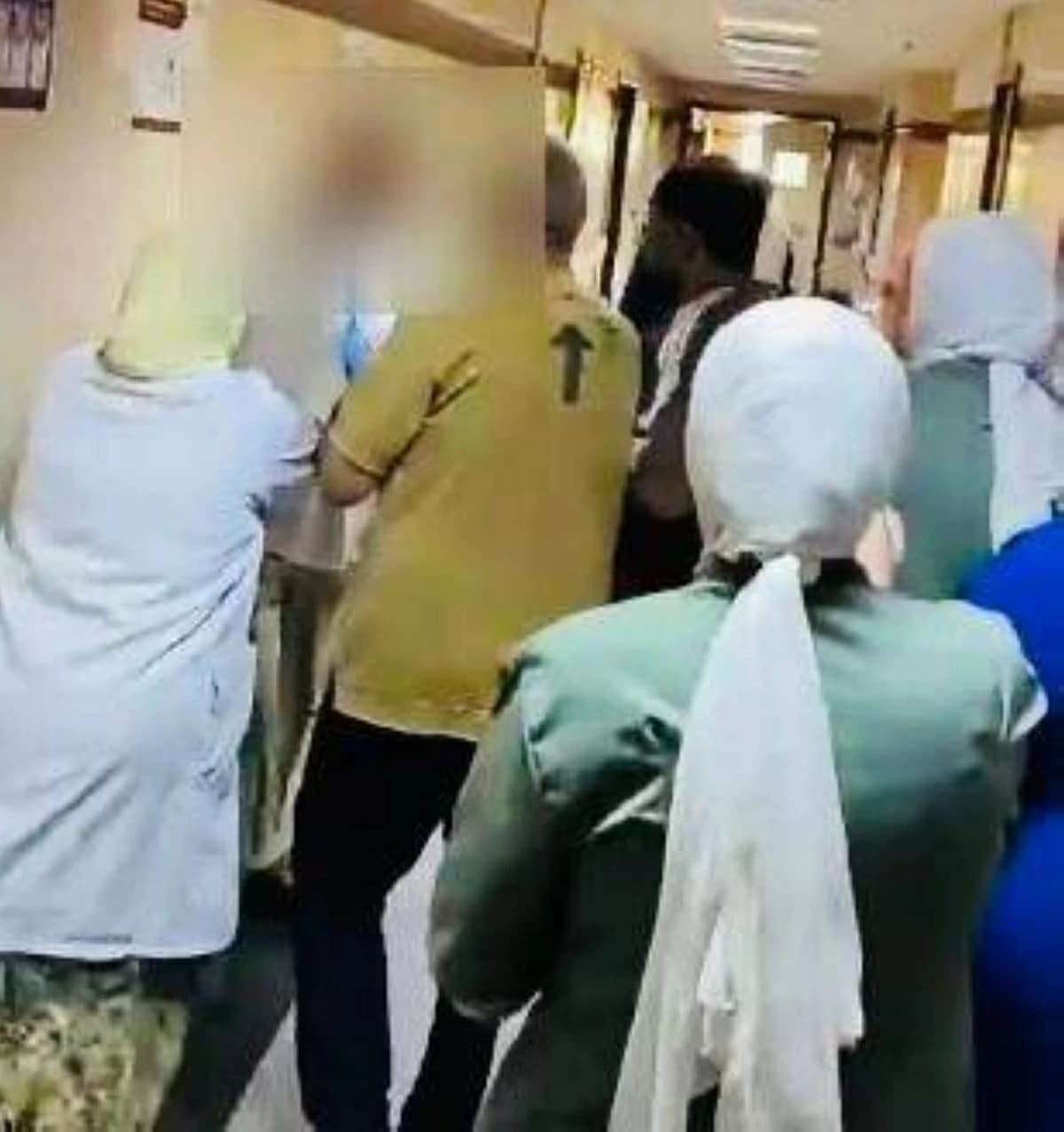 مشادة بين الطبيب والممرضة في معهد الكبد المصري