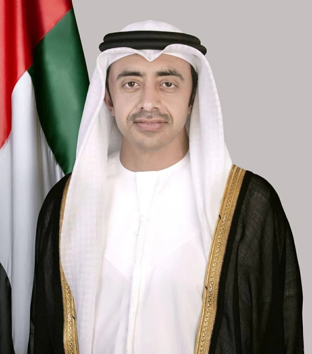 عبدالله بن زايد يؤكد الحرص على علاقات دولية قوية