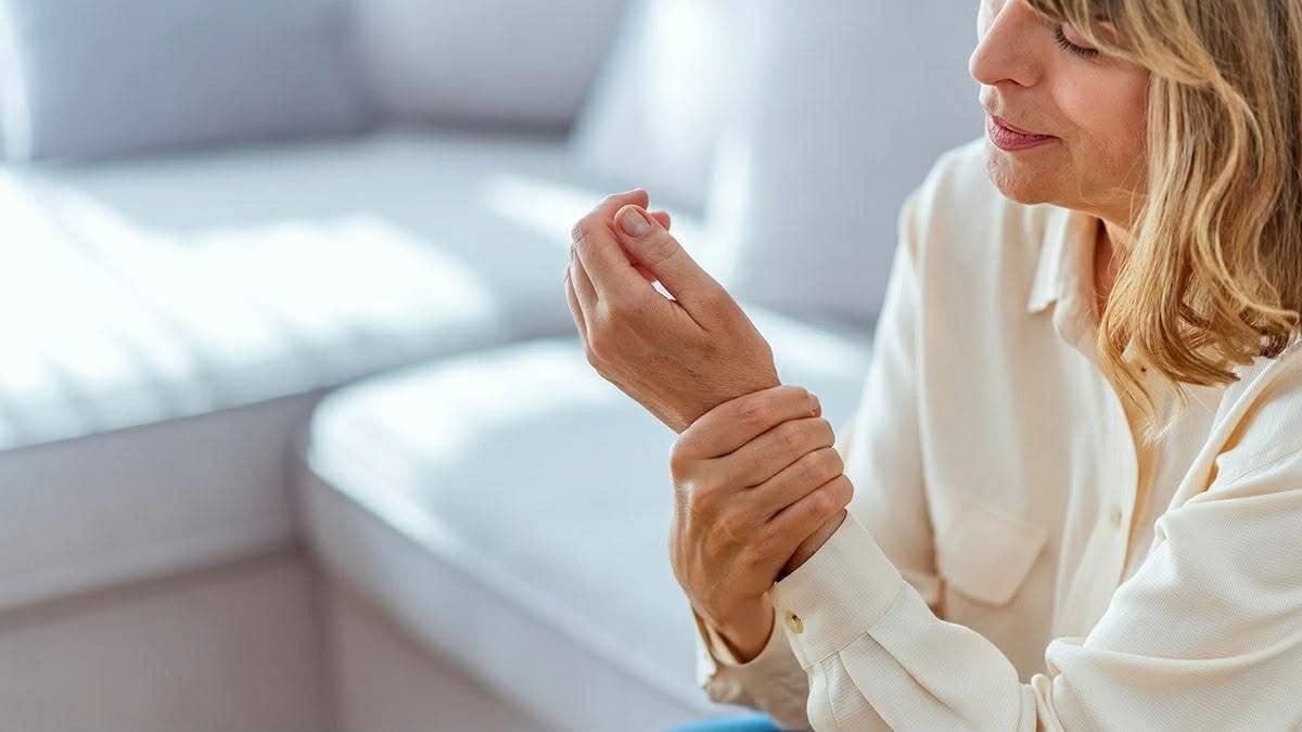 هشاشة العظام تبدأ بدون علامات 4 خطوات لحماية النساء
