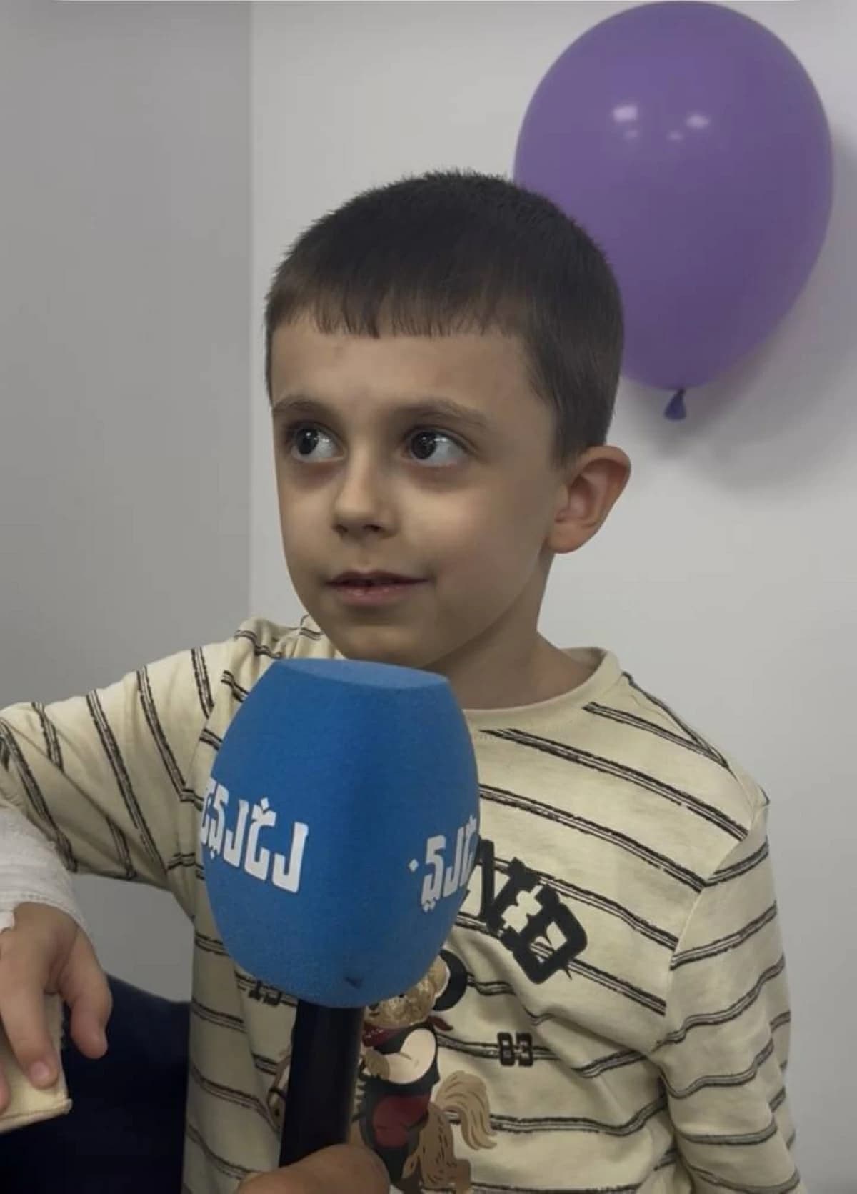 أسرة الطفل التركي تعبر عن أمل جديد من دبي