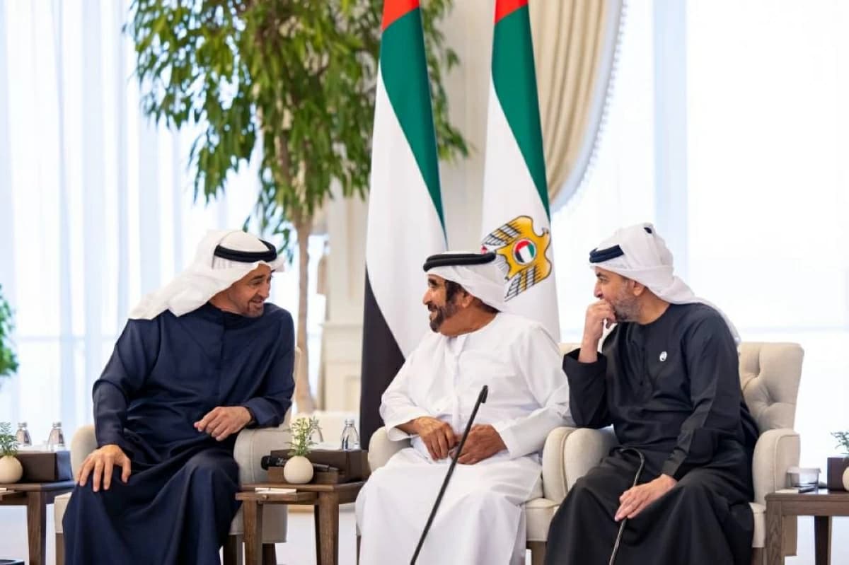 محمد بن زايد يلتقي الشيوخ والمواطنين