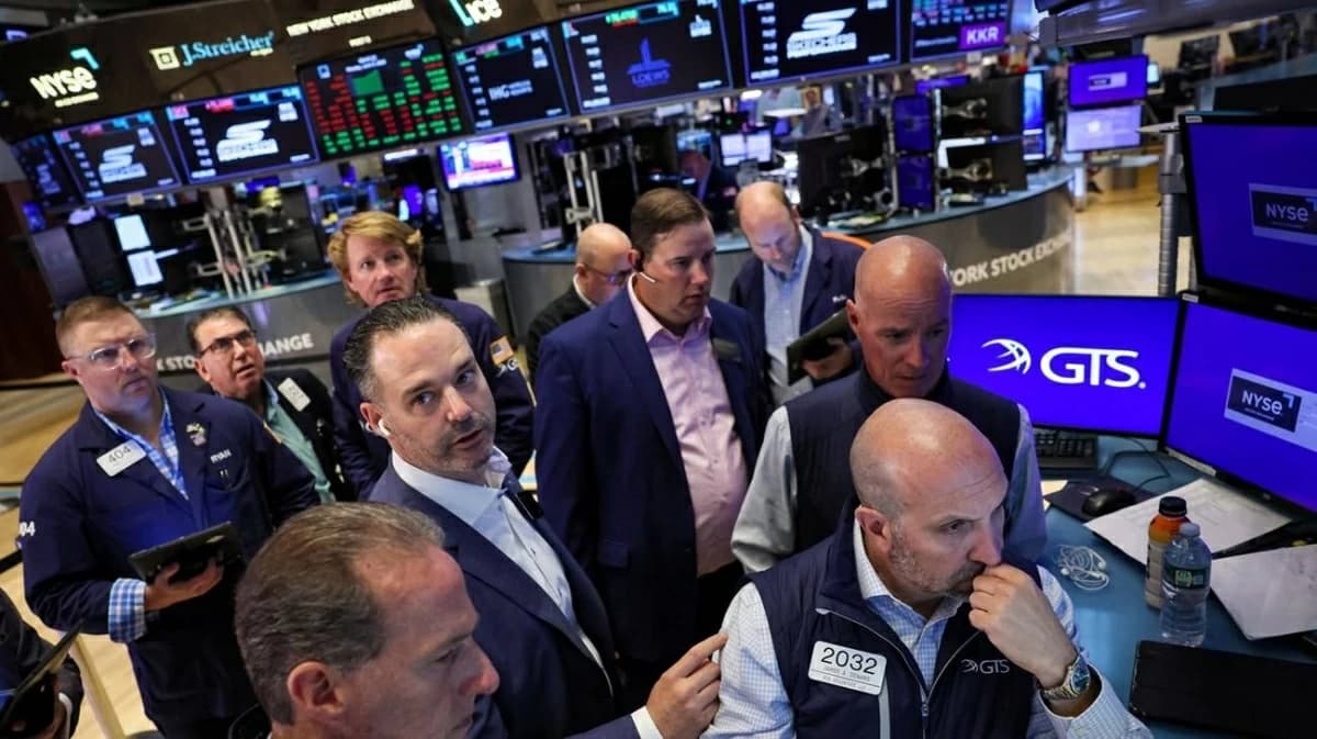 وول ستريت يواصل ارتفاعه مع تراجع النفط