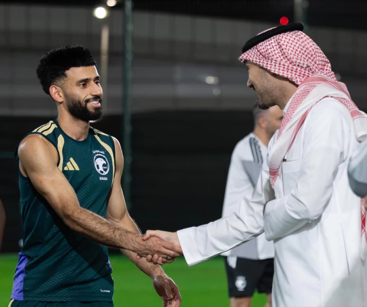 الأخضر يتلقى دفعة معنوية وتغييرات منتظرة أمام عمان