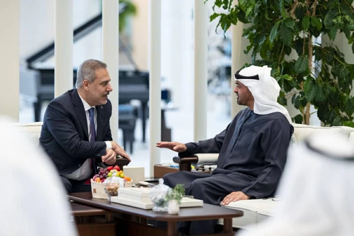 محمد بن زايد ووزير الخارجية يبحثان المستجدات الإقليمية
