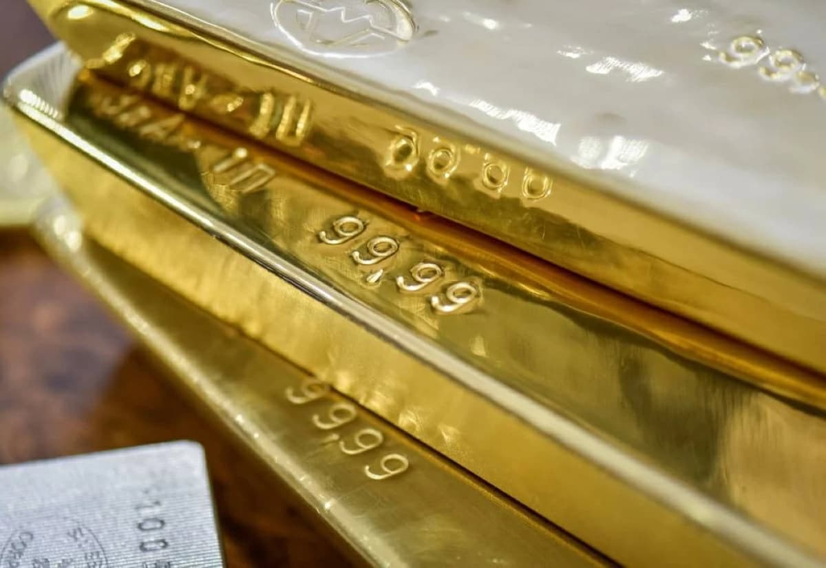الذهب يتراجع شهرياً 6% إلى 4170 دولار