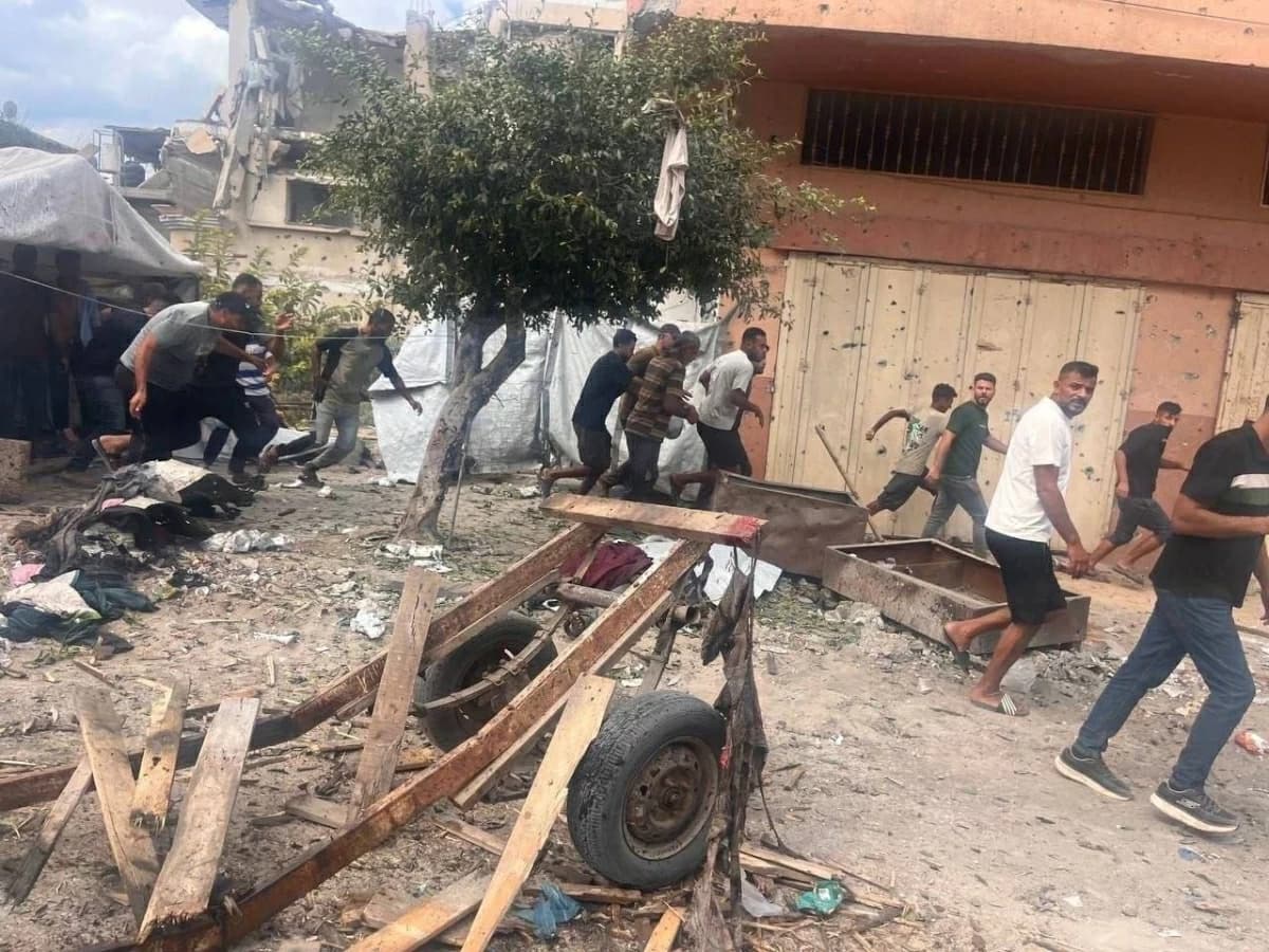 إسرائيل تستهدف حافلة وتسفر عن مقتل خمسة في غزة
