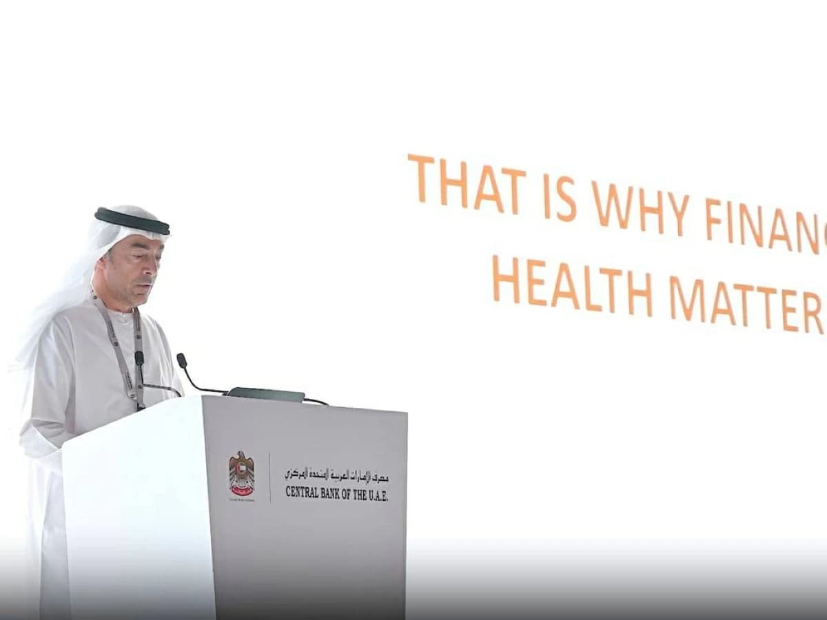 المركزي يجتمع مع قادة الصحة المالية