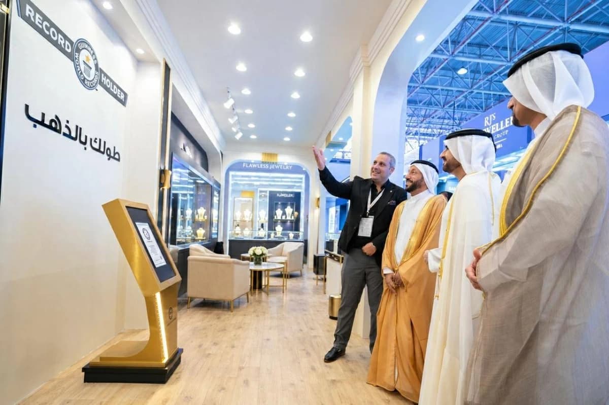 الذهب يتألق في الشارقة بأطول سبيكة عالمياً