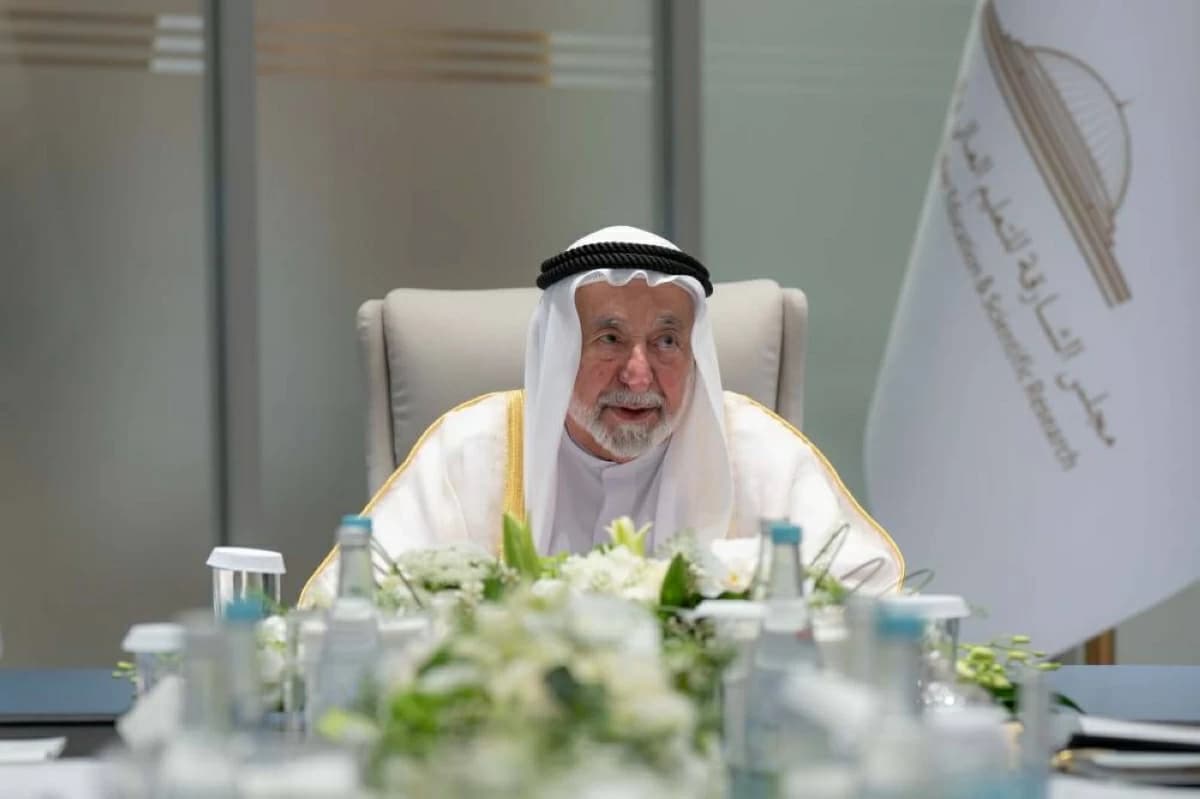 سلطان يقر توحيد رواتب الإداريين في جامعات خورفكان و كلباء و الذيد