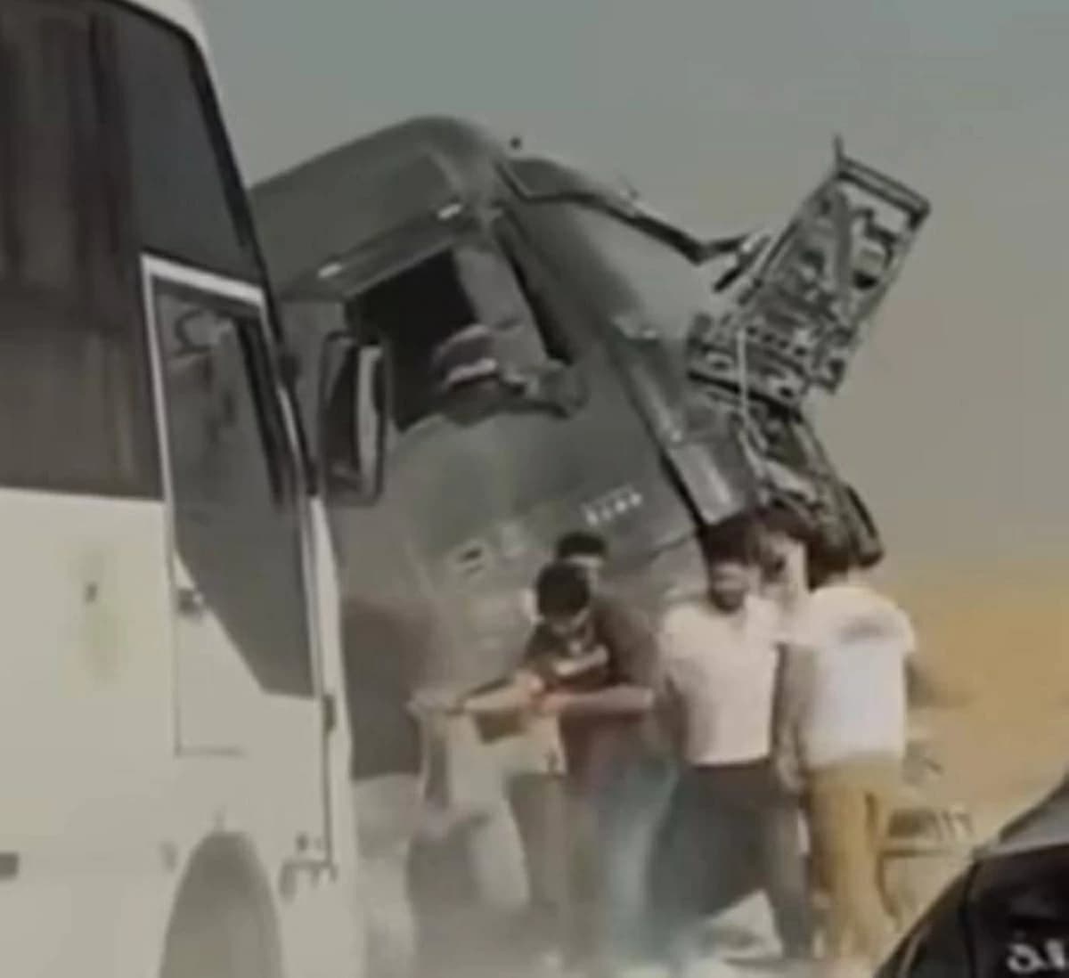 اللون الأبيض يسيطر على المشهد بعد حادث في مصر