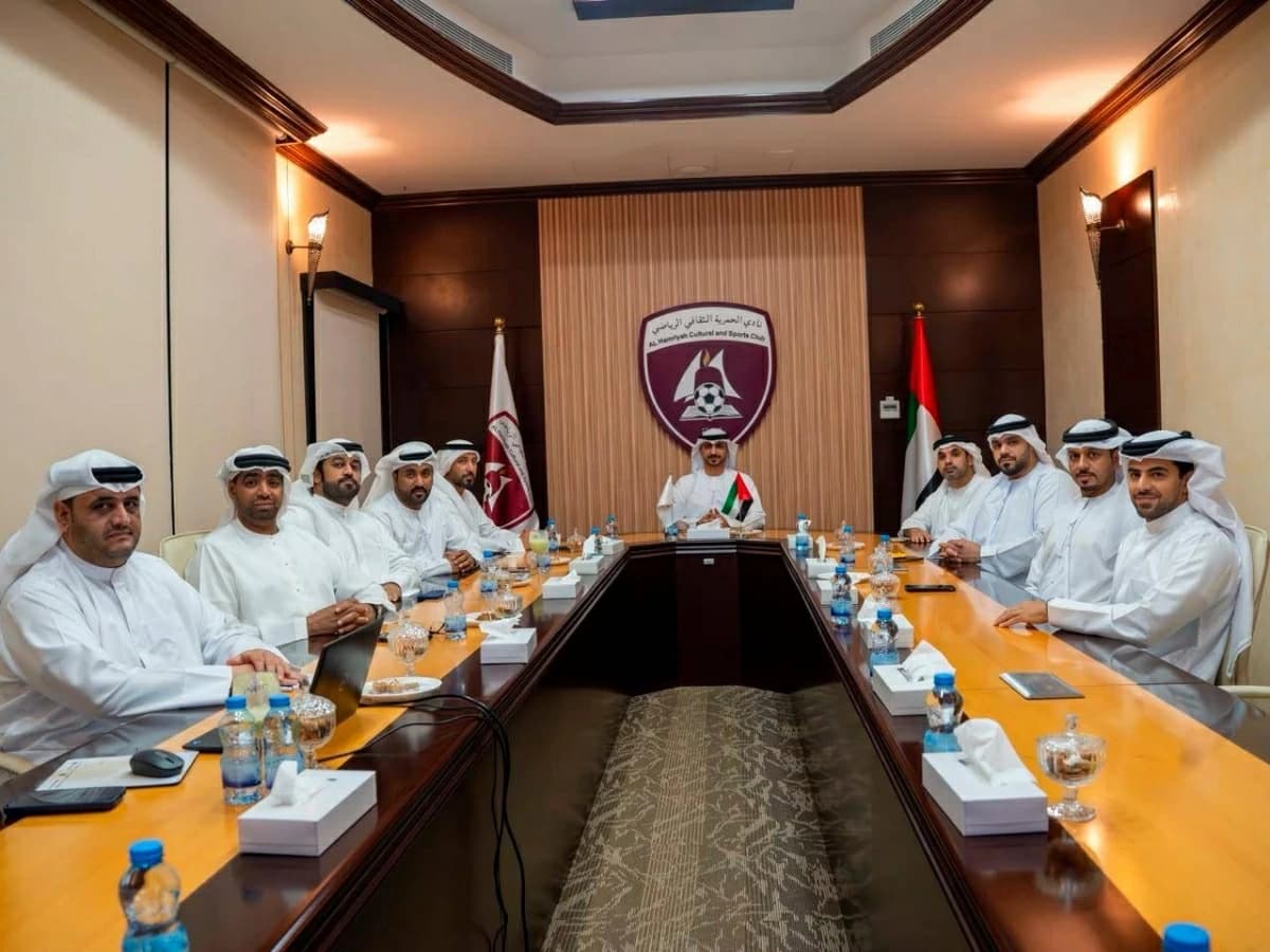 الحمرية يراجع نتائج الربع الأول ويشيد بإنجازاتهم