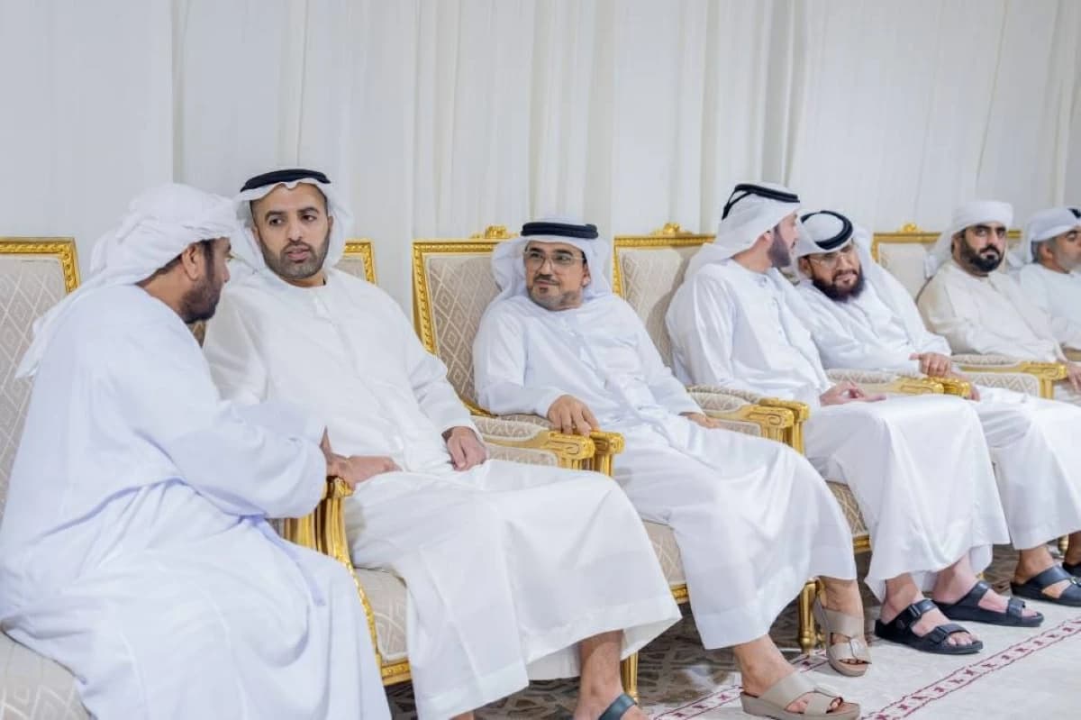 سعود بن صقر يقدم العزاء في عائشة الحبسي