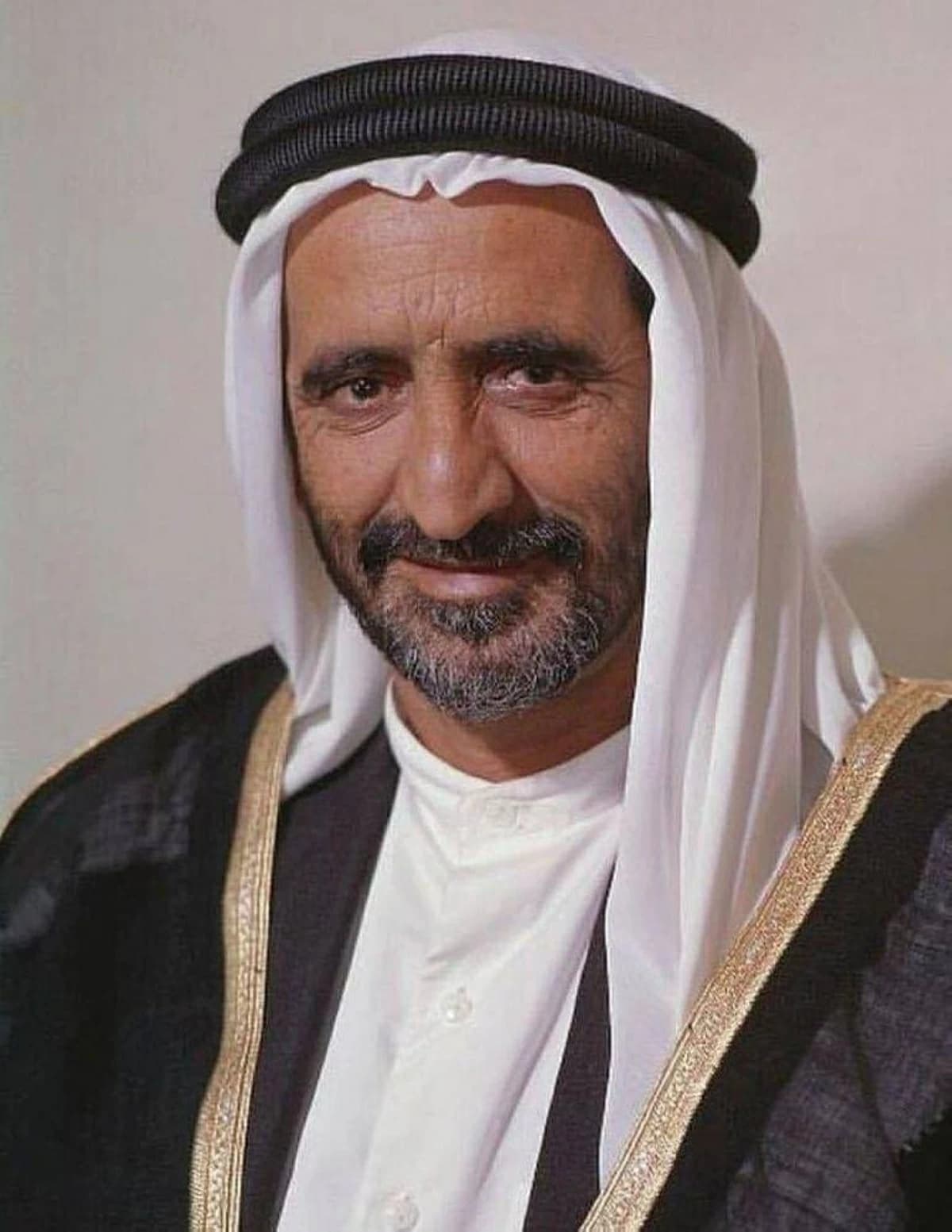 حمدان بن محمد يثمن قياديه