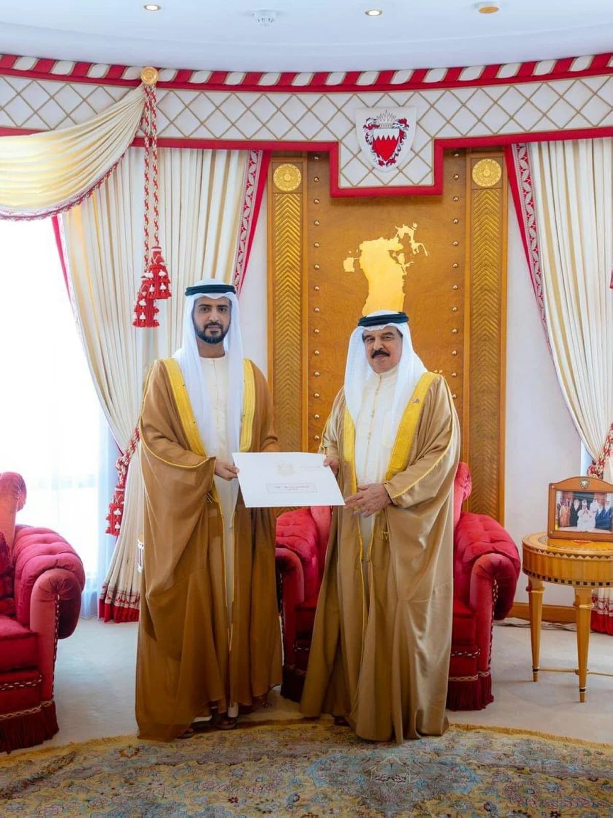 بن زايد يدعو ملك البحرين للمؤتمر