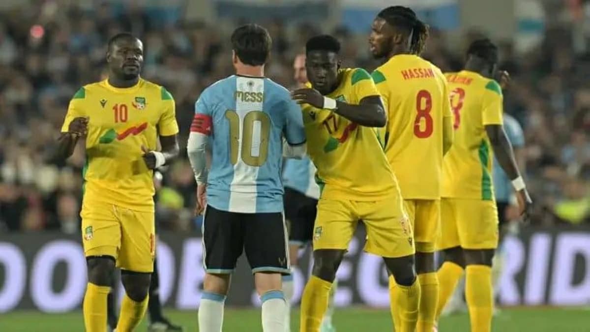 احتجاج في بنين بعد تكريم ميسي
