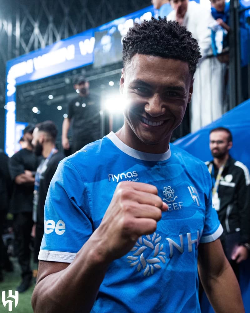 الهلال يتصدر بعد فوزه في الكلاسيكو