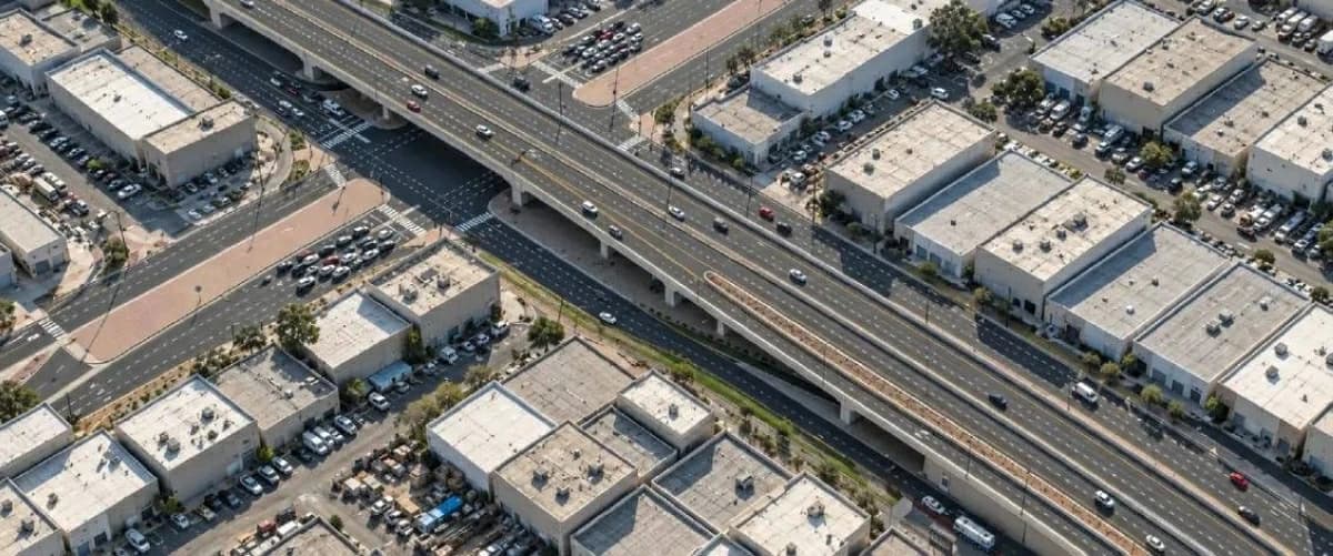 أبوظبي تبدأ تطوير شبكة الطرق في مصفح