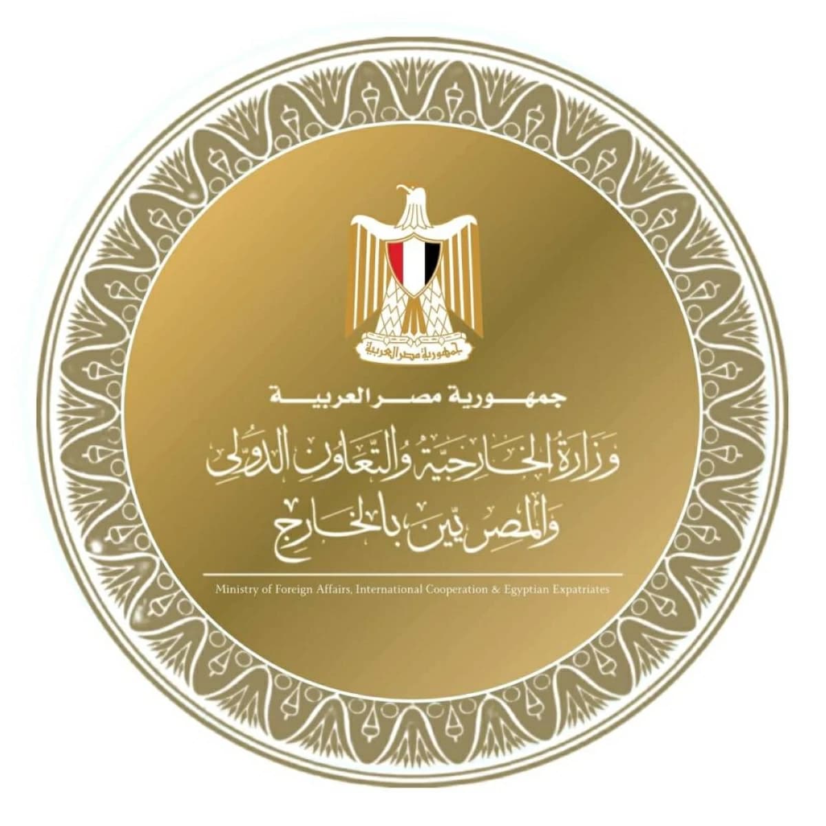 مصر تتخذ إجراءات بعد وفاة مضيفة وإصابة 5 في مطار الملك خالد