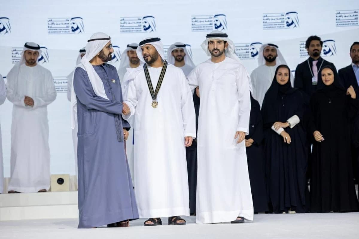 محمد بن راشد يكرم غليطة كأفضل مدير لتمكين القيادات