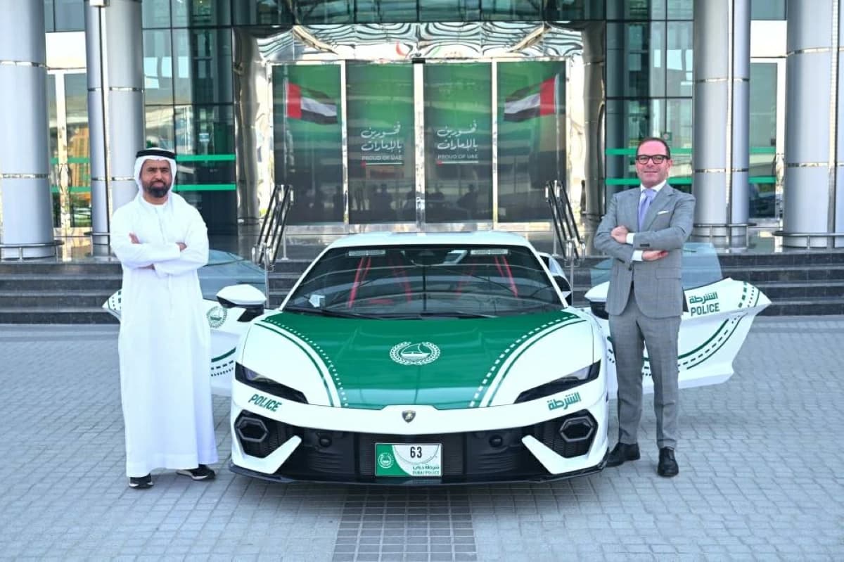 شرطة دبي تضيف لامبورغيني تيميراريو لأسطولها