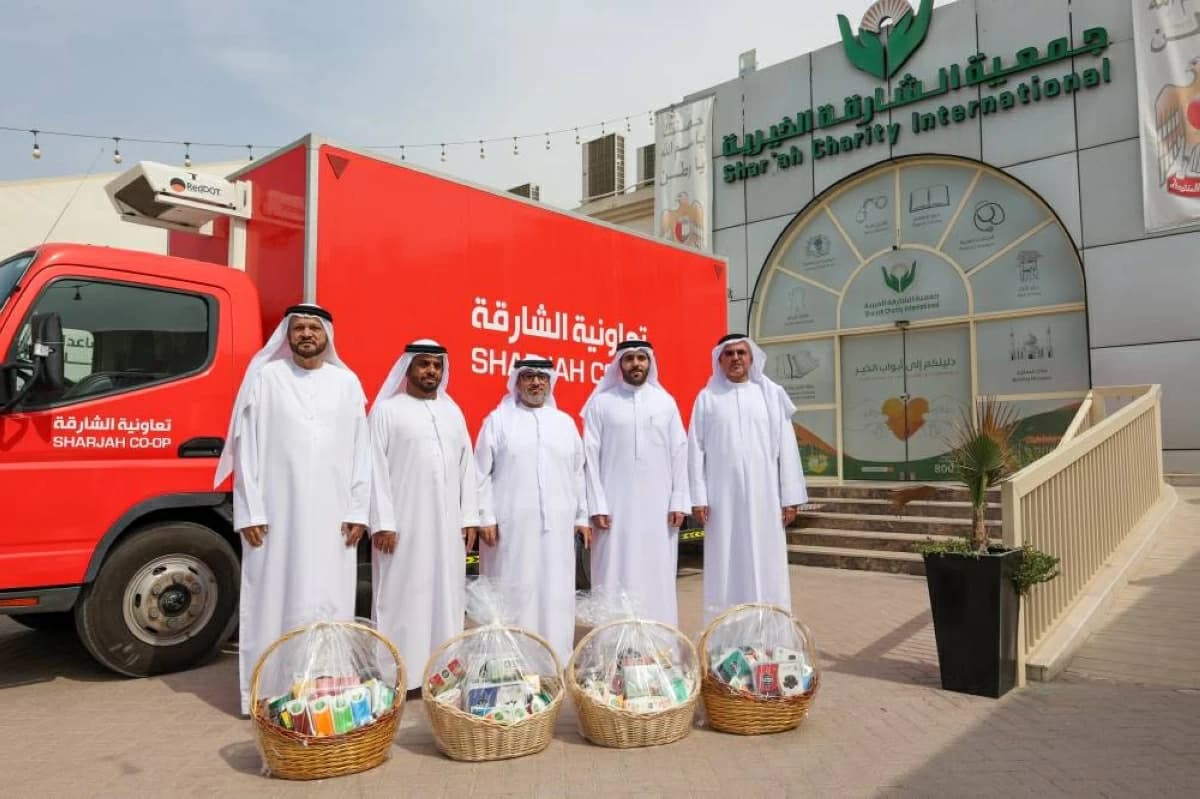 الشارقة الخيرية تتلقى 350 سلة غذائية