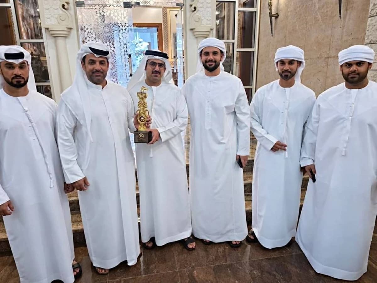 خليفة بن سلطان يهنئ بإنجاز الجواد إتش إم الشاهين