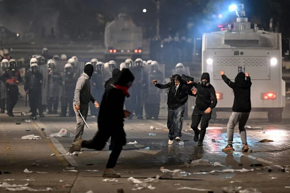 تصاعد احتجاجات ألبانيا والسلطات تهدد بالعقاب