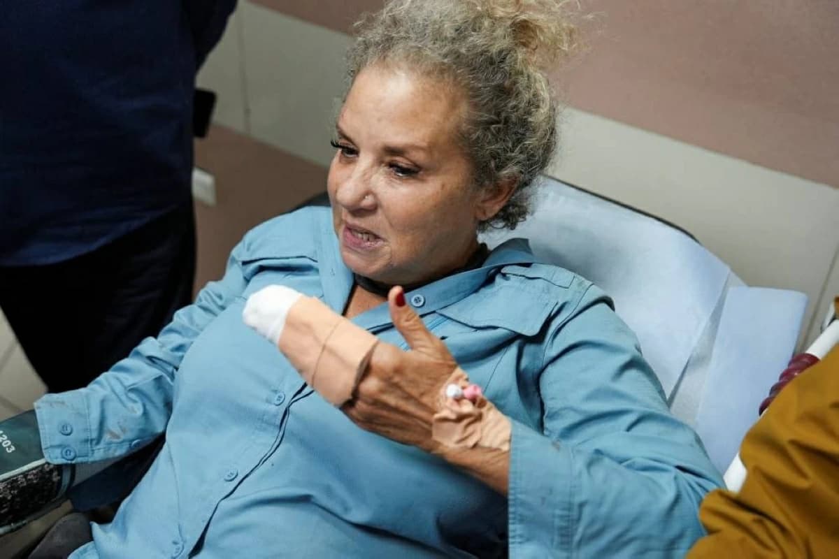 مستوطنون يعتدون على صحفية أمريكية