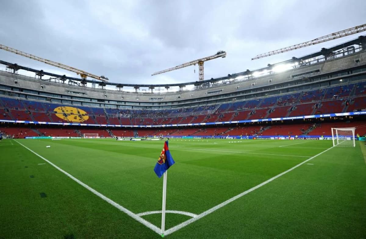 برشلونة يعيد رافينيا ودي يونغ لمواجهة الكلاسيكو