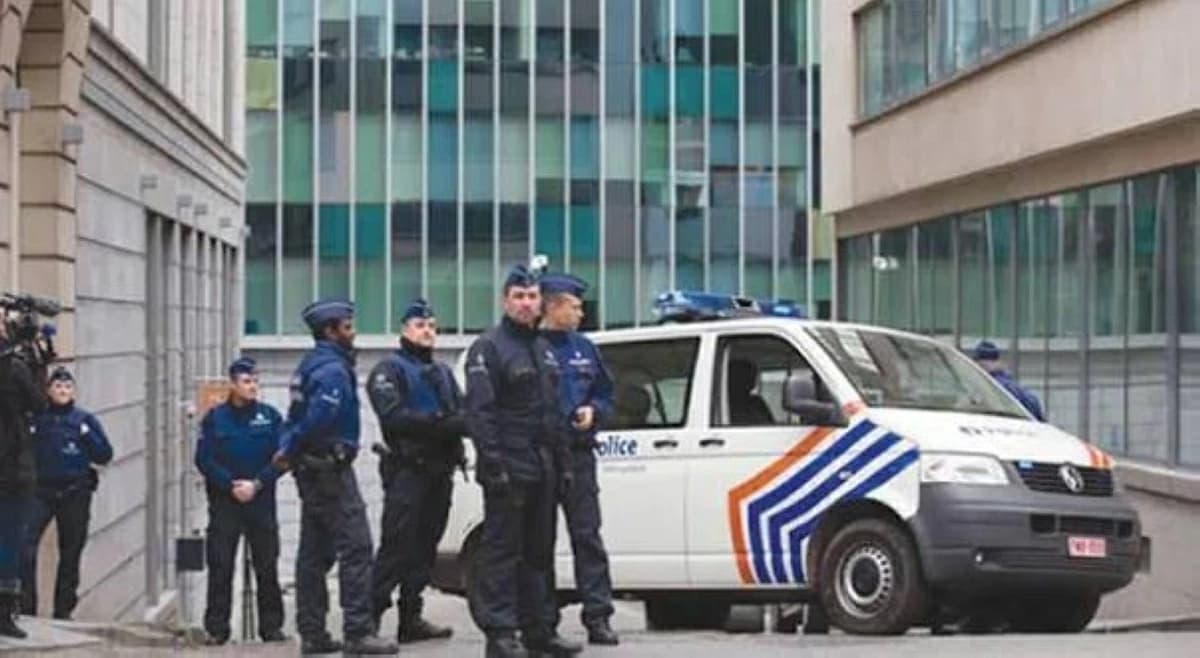 بلجيكا توقف 6 باعتقال في قضية مقتل شرطي