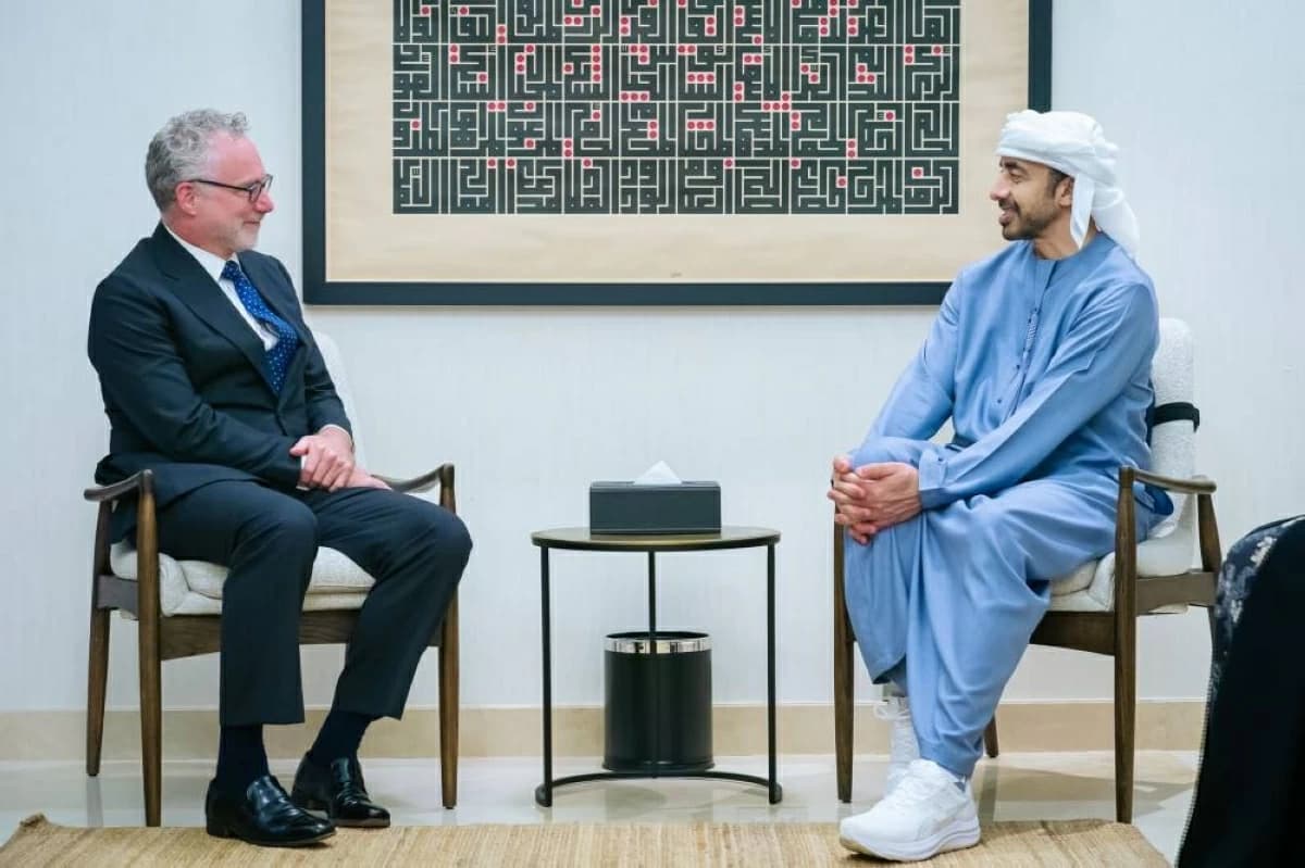 عبدالله بن زايد ونظيره الكندي يناقشان التطورات