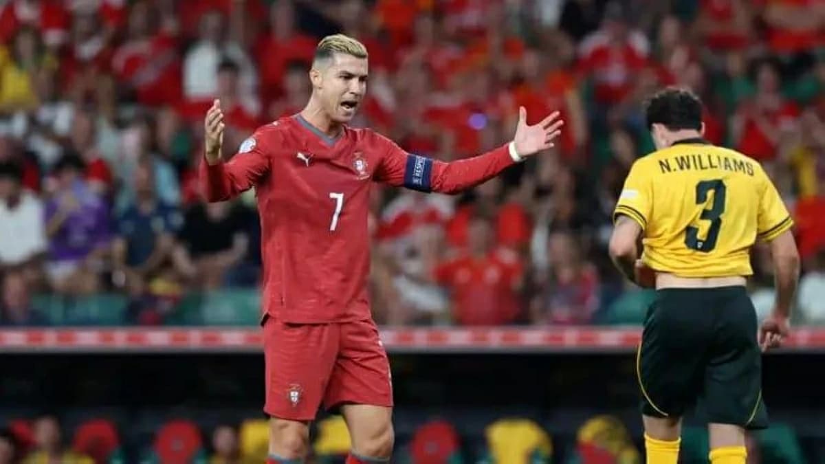 البرتغال توقف رونالدو شهراً وتغريمه