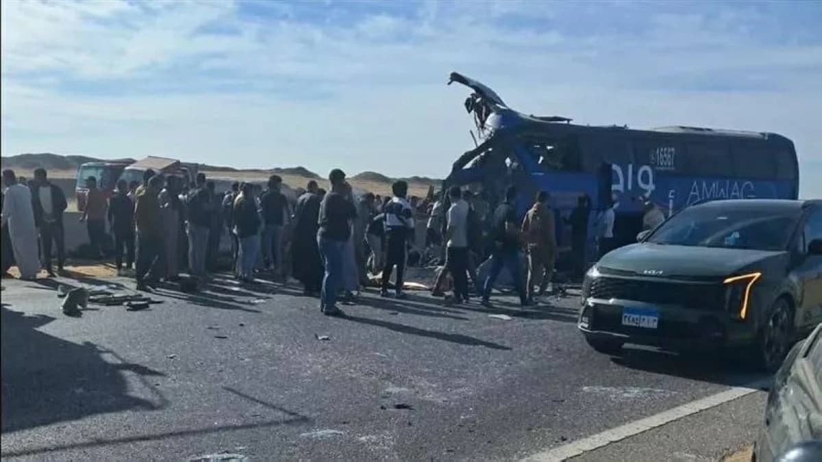حادث على طريق أسيوط يوقع 47 قتيلاً ومصاباً