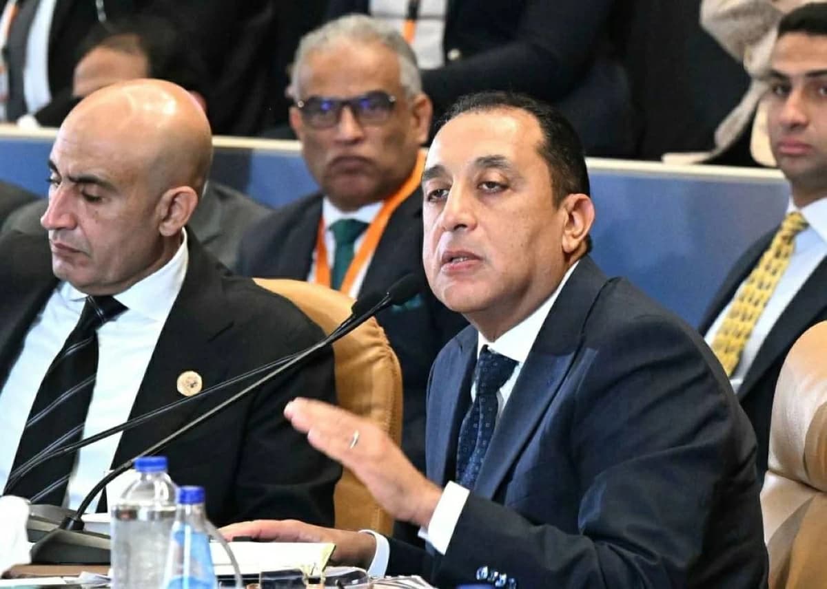رئيس وزراء مصر يوضح أسباب قبول الأجانب بمجاميع أقل