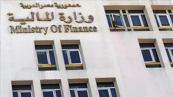 المالية تزيل تعديات في الإسكندرية والأقصر
